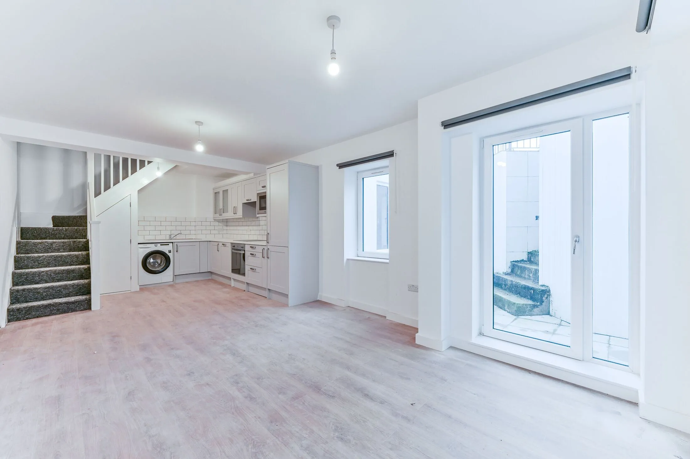 Flat Famet Avenue in Greater London