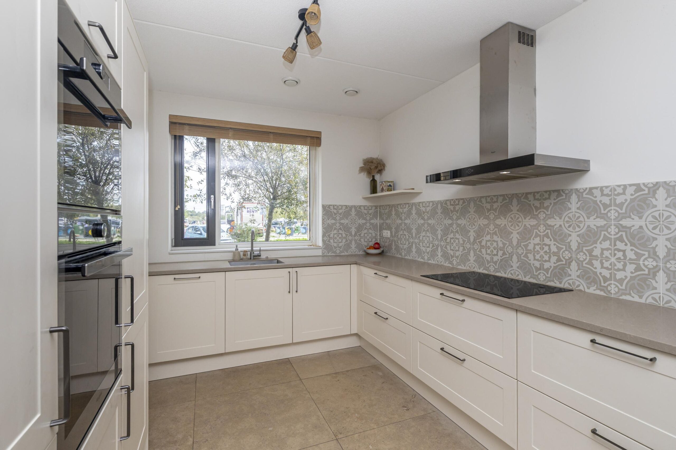 Tussenwoning te koop: Parelmoervlinderlaan 7, Rijswijk