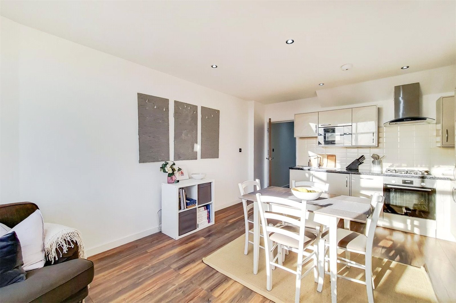 Flat Balham High Road in Greater London