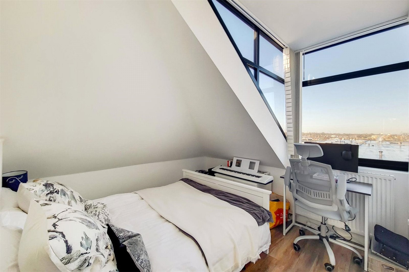 Flat Balham High Road in Greater London