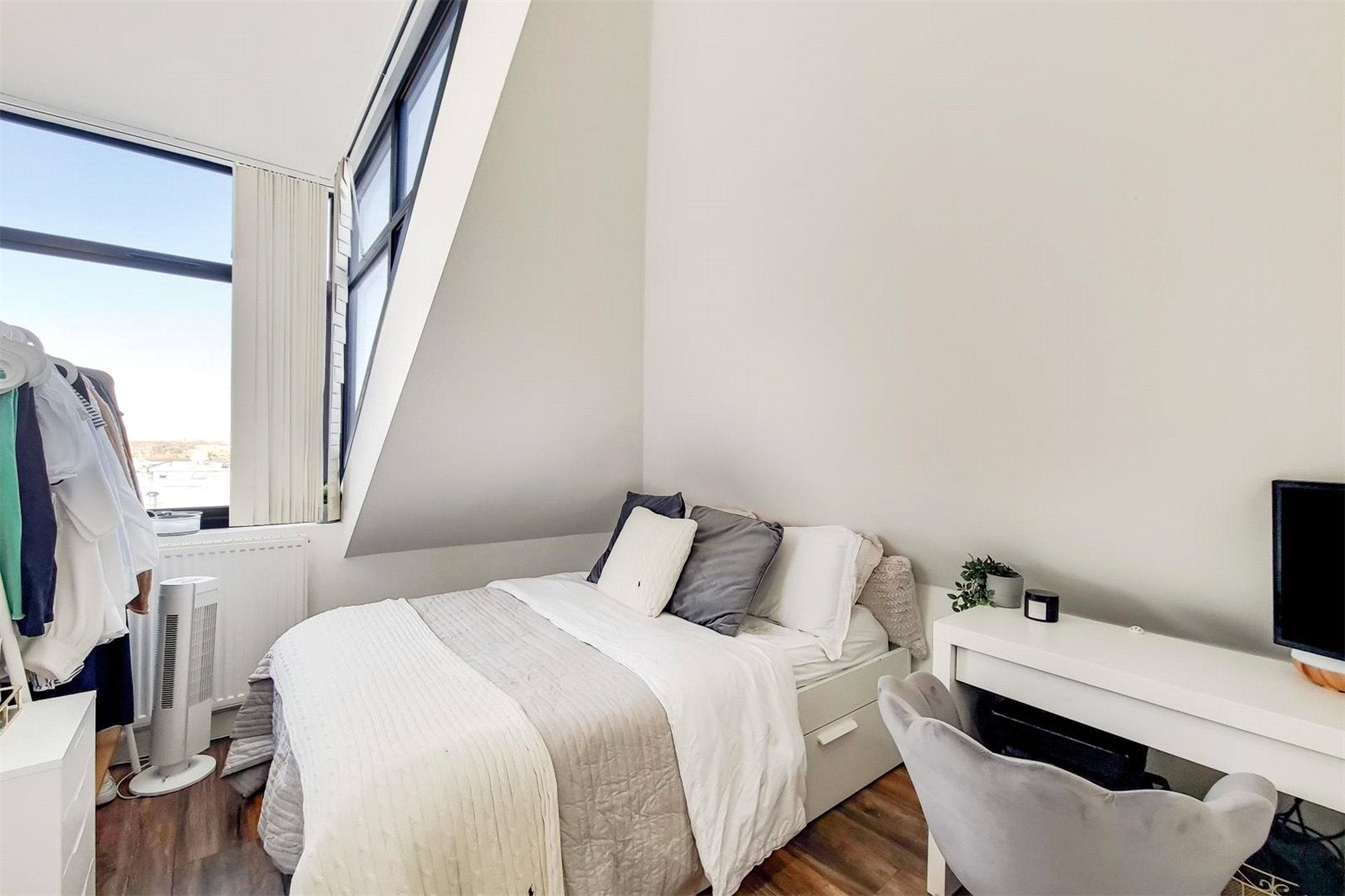Flat Balham High Road in Greater London