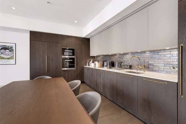 Flat Victoria Street in City of Westminster