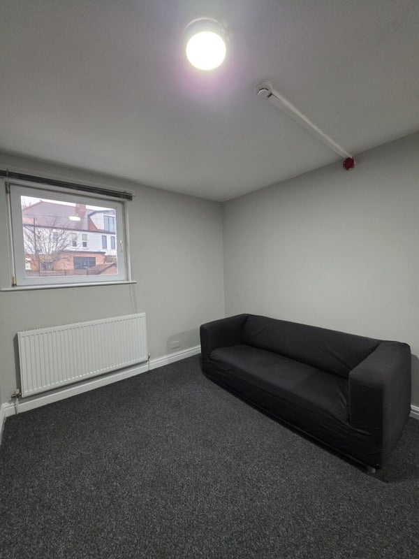 Flat Colchester Avenue in Cardiff