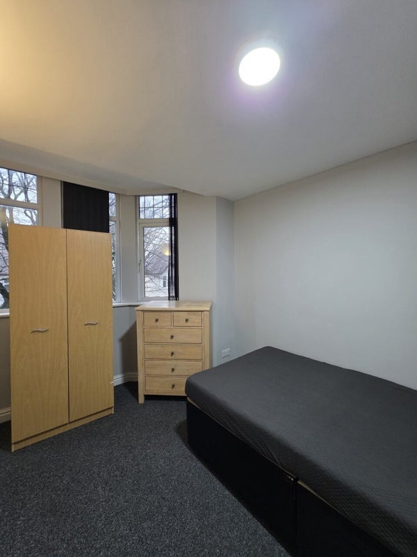 Flat Colchester Avenue in Cardiff