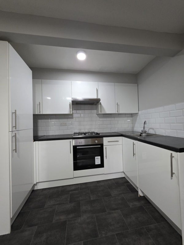 Flat Colchester Avenue in Cardiff