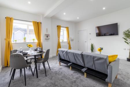 Flat Whitworth Close in Gosport