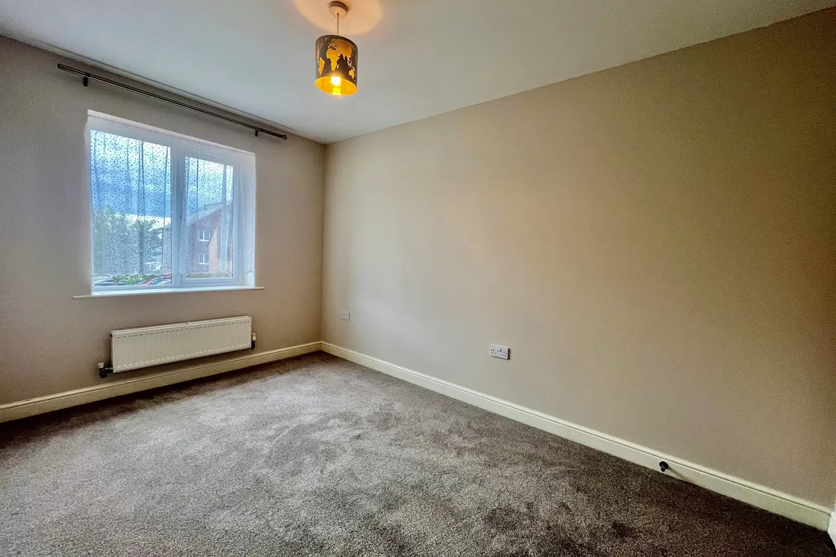 House Oaklands Court in Leeds