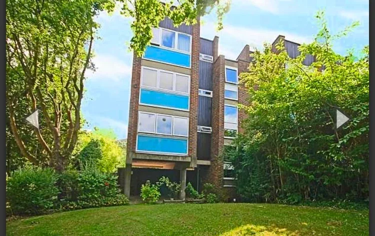 Flat Wellesley Road in Greater London