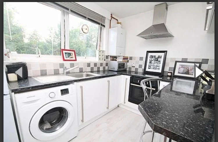 Flat Wellesley Road in Greater London