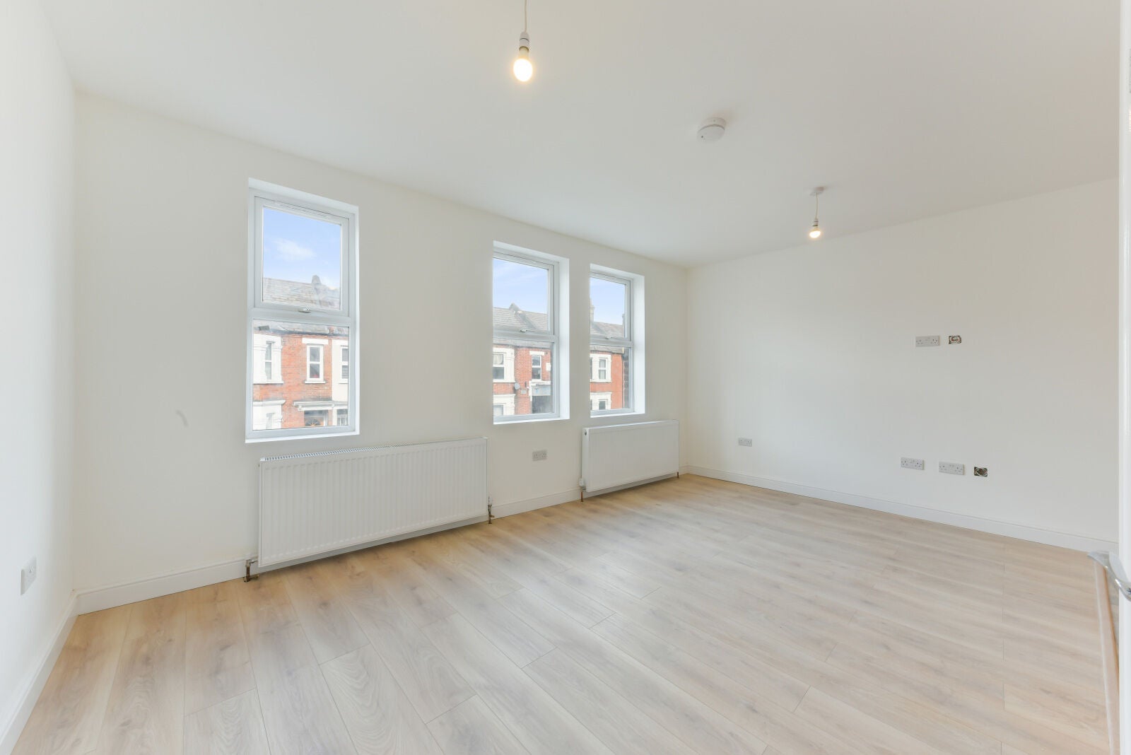 Flat Kingston Road in Greater London