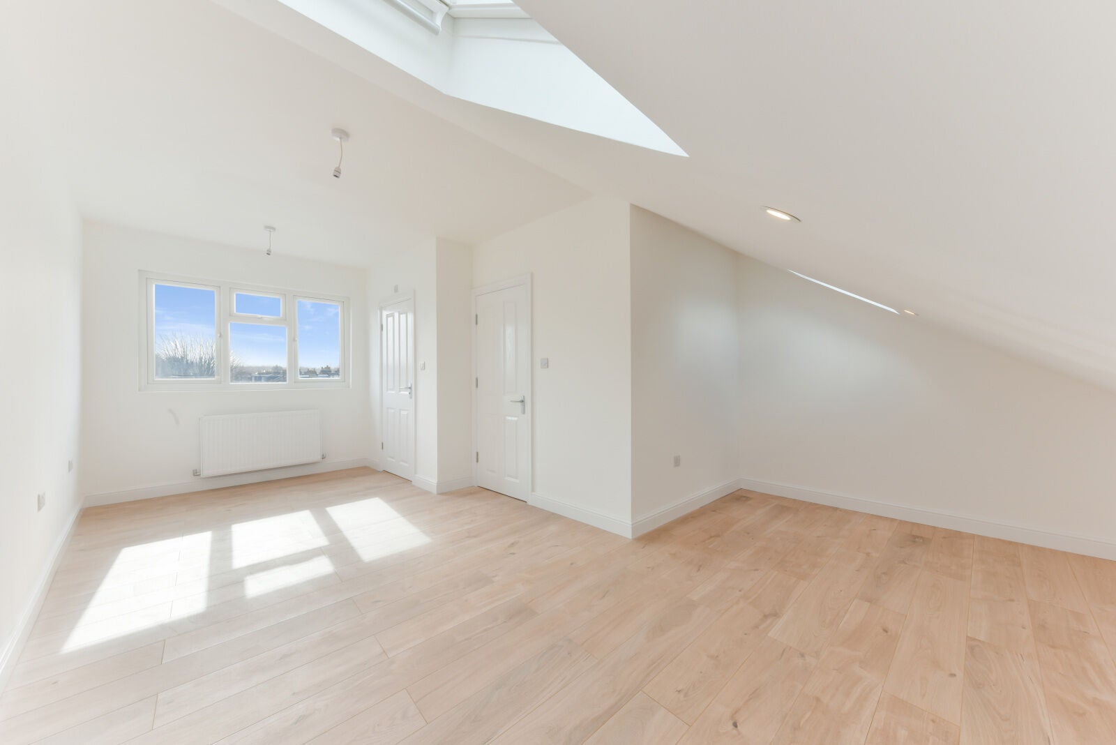 Flat Kingston Road in Greater London