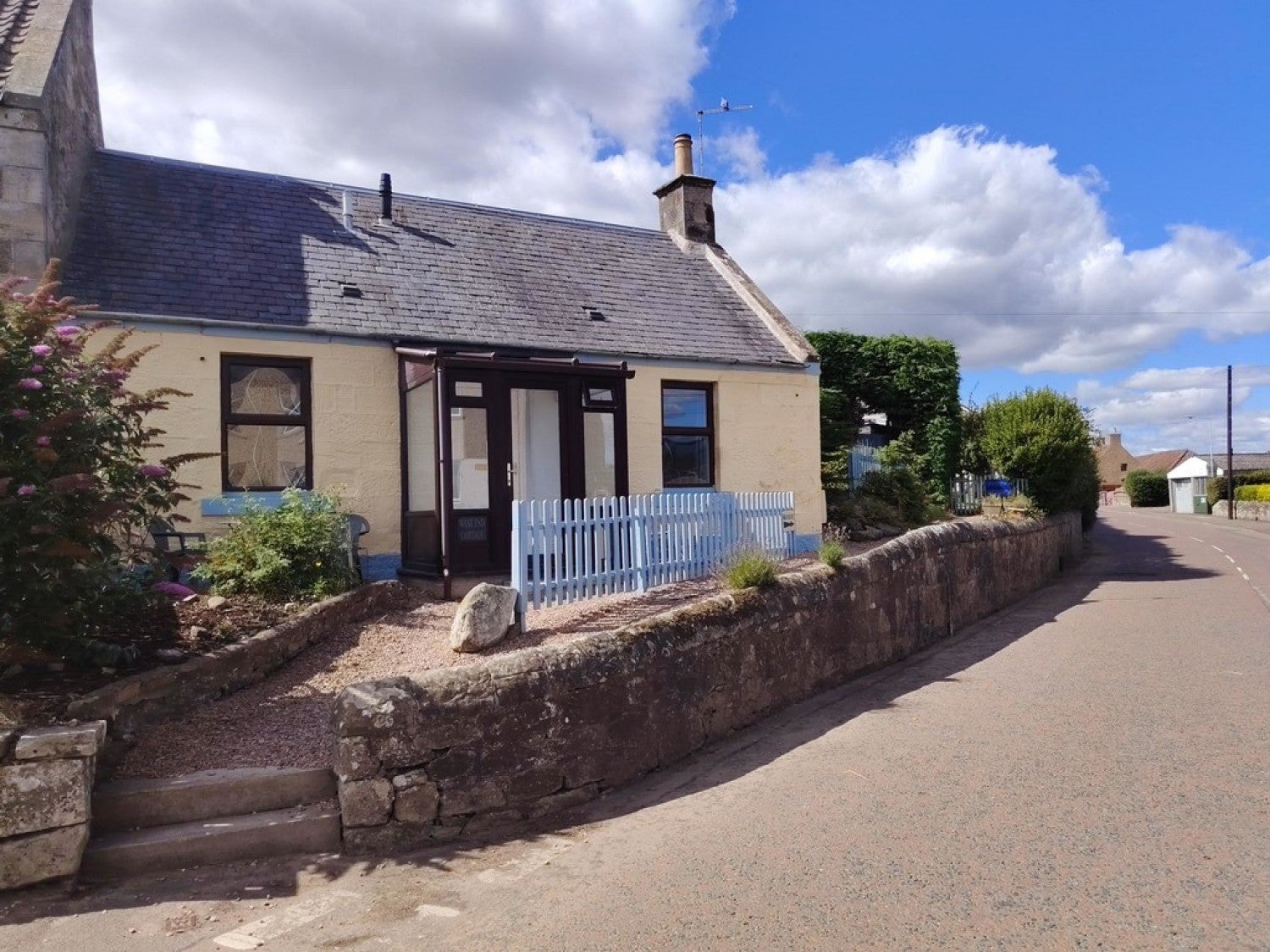 House Main Street in Newton of Falkland