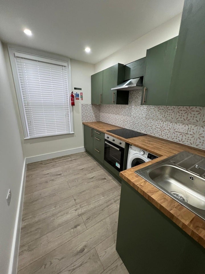 Room High Street in Cheshunt