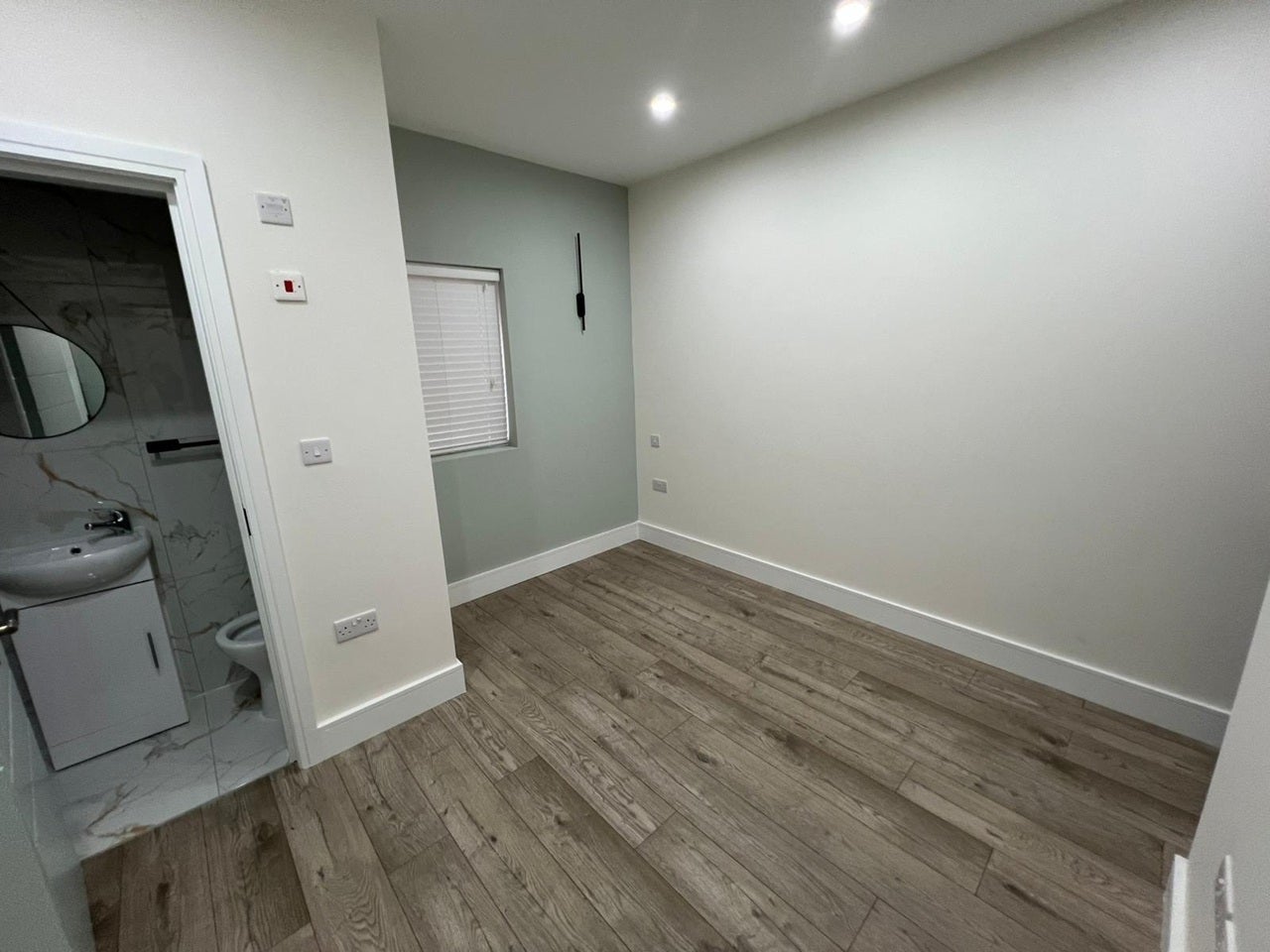 Room High Street in Cheshunt