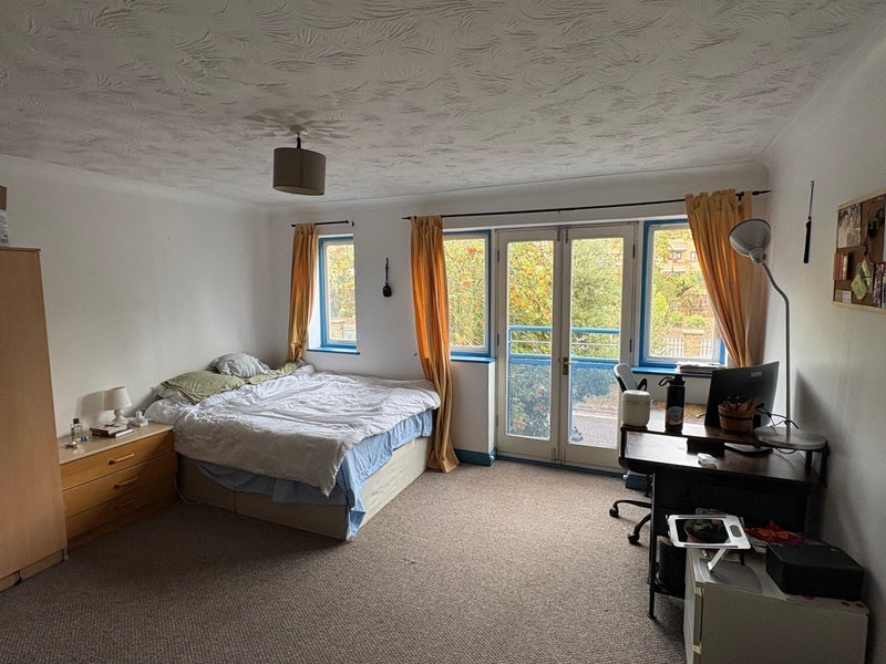 Room Castleview Close in Greater London