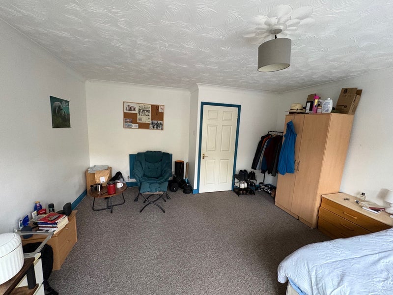 Room Castleview Close in Greater London
