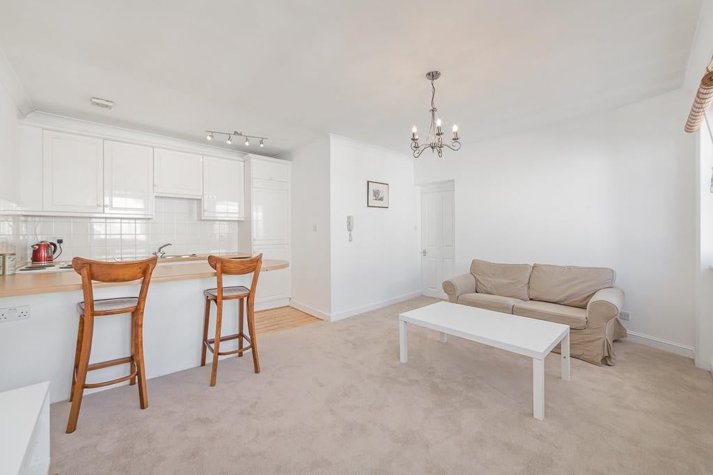 Flat Craven Road in City of Westminster