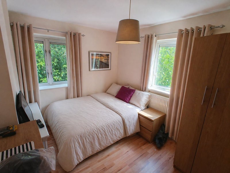 Room Windlesham Grove in Greater London