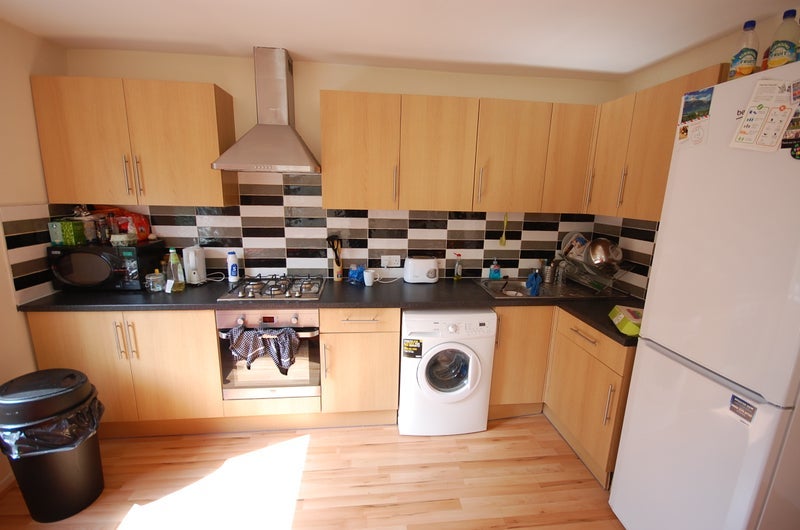 Room Windlesham Grove in Greater London