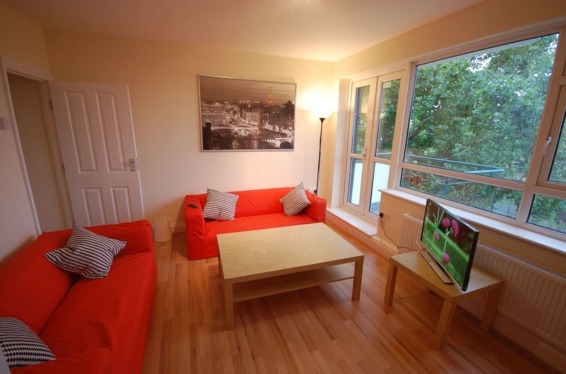 Room Windlesham Grove in Greater London