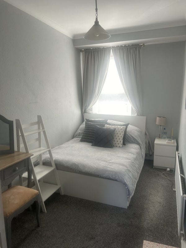 Flat Fleet Road in Greater London