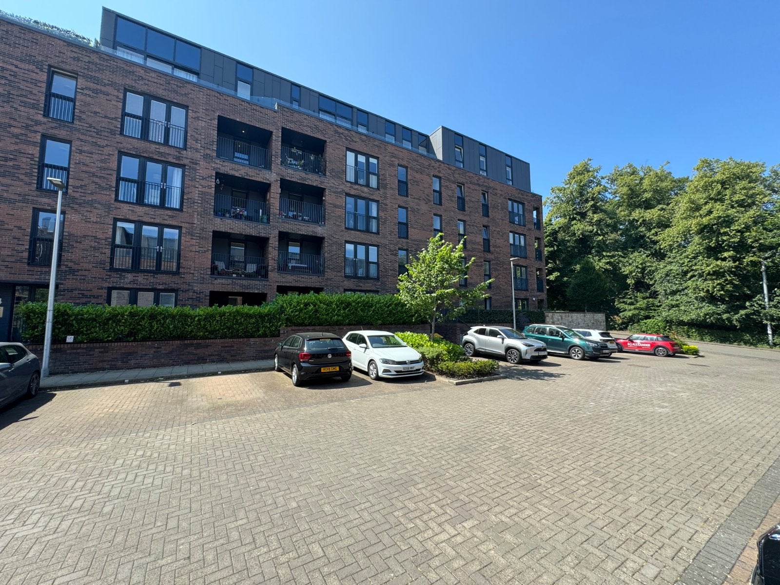 Flat Mansionhouse Court in Glasgow