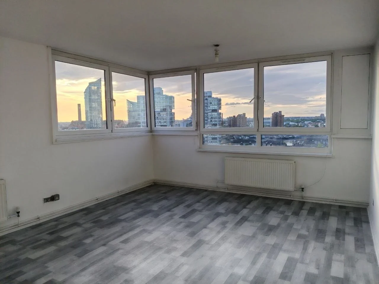 Flat Parkham Street in Greater London