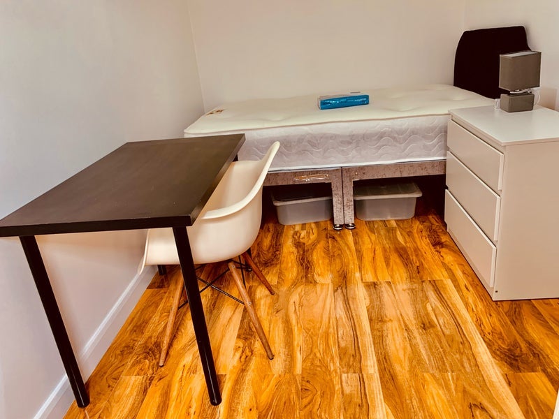 Room Brettenham Road in Greater London
