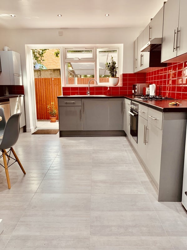 Room Brettenham Road in Greater London