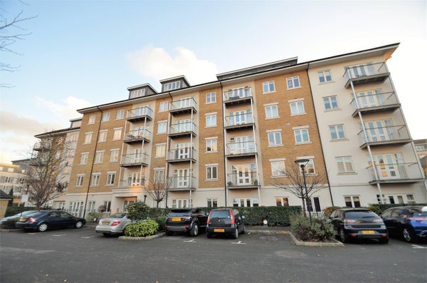 Flat Park Lodge Avenue in London