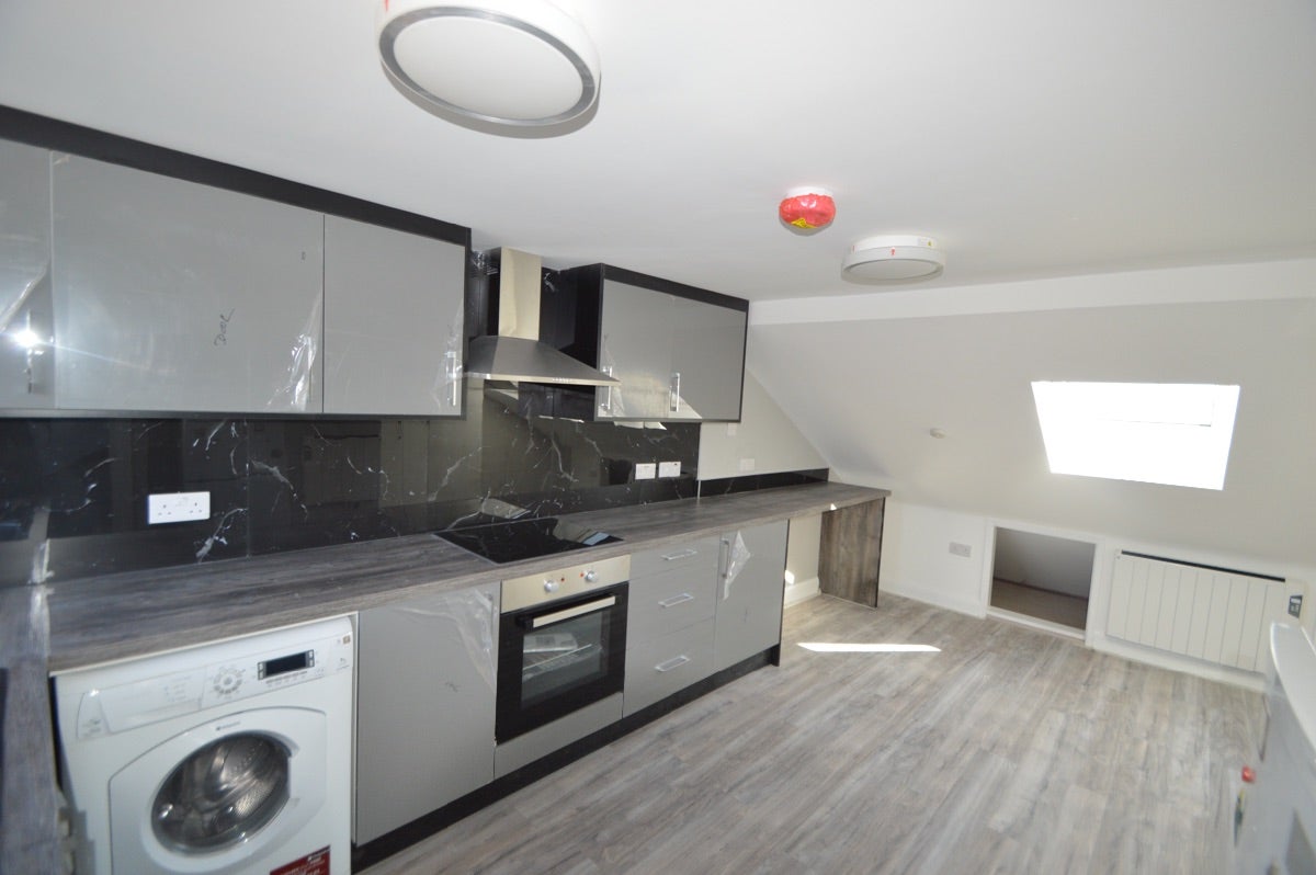 Flat Aberdeen Road in Greater London