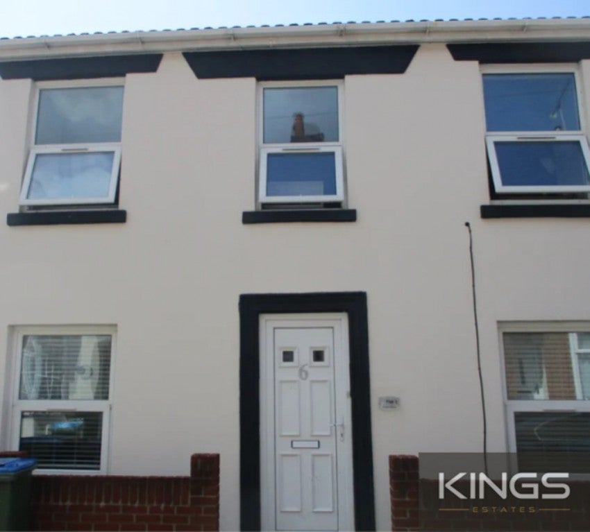 Flat Ordnance Road in Southampton
