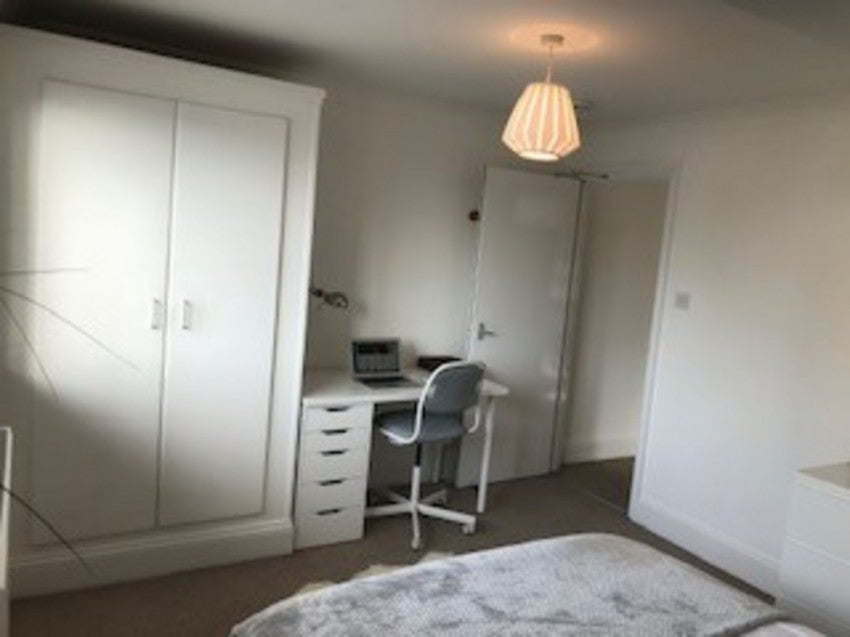 Flat Ordnance Road in Southampton