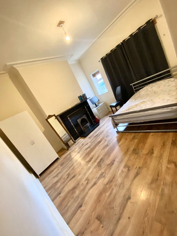 Room Barnsley Road in Sheffield