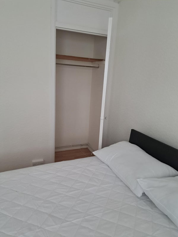 Room Dacre Park in Greater London