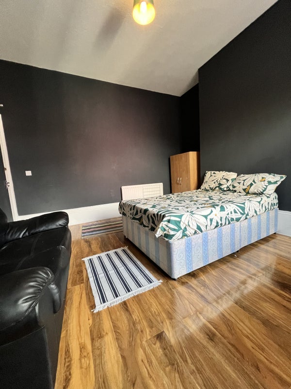 Room Durham Road in Sunderland