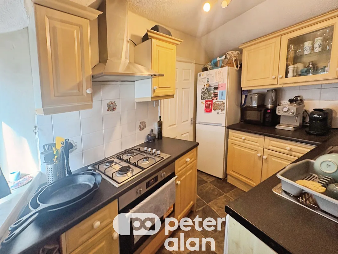 Flat Wyndham Crescent in Cardiff
