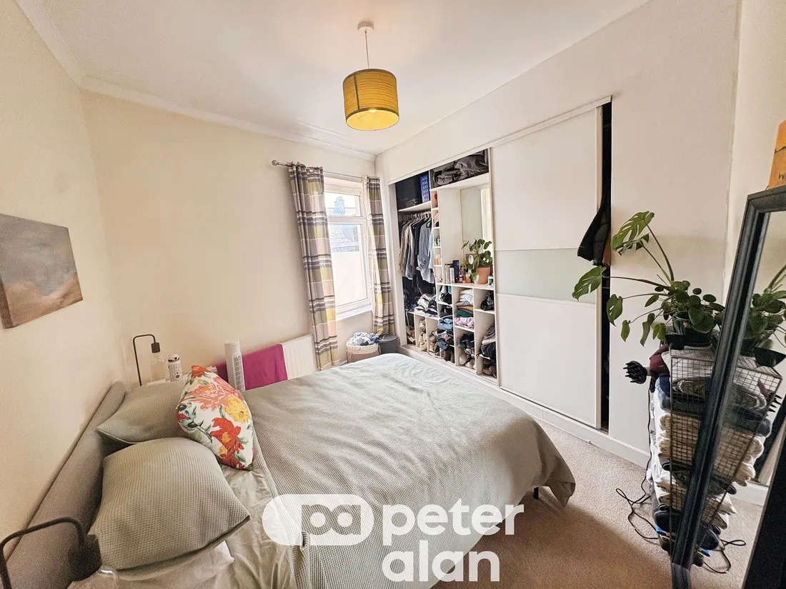 Flat Wyndham Crescent in Cardiff