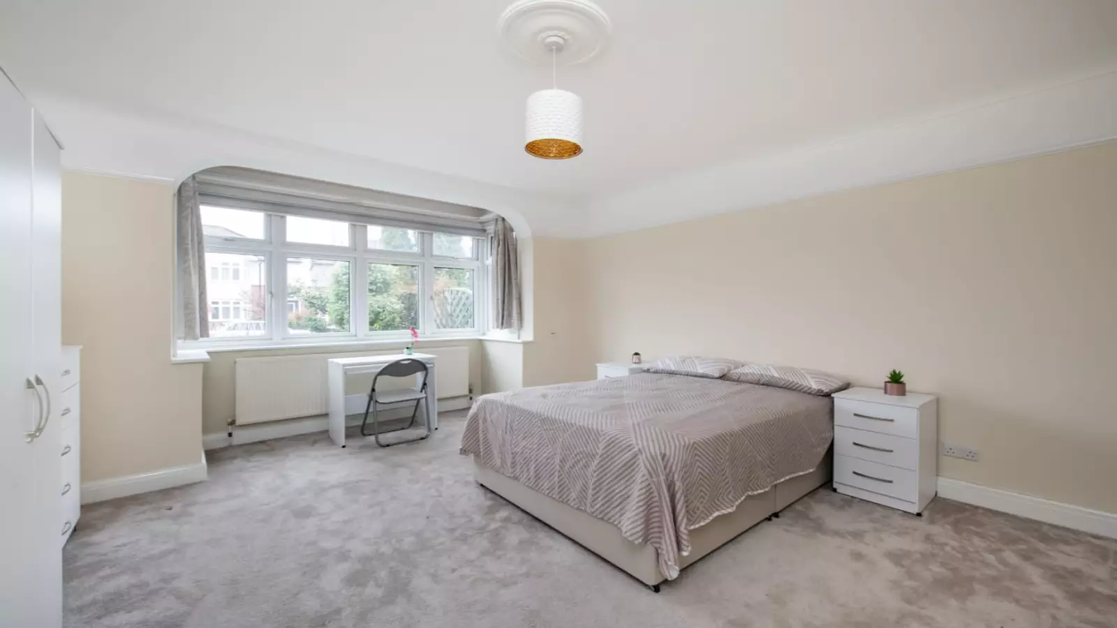 Room Circle Gardens in Greater London