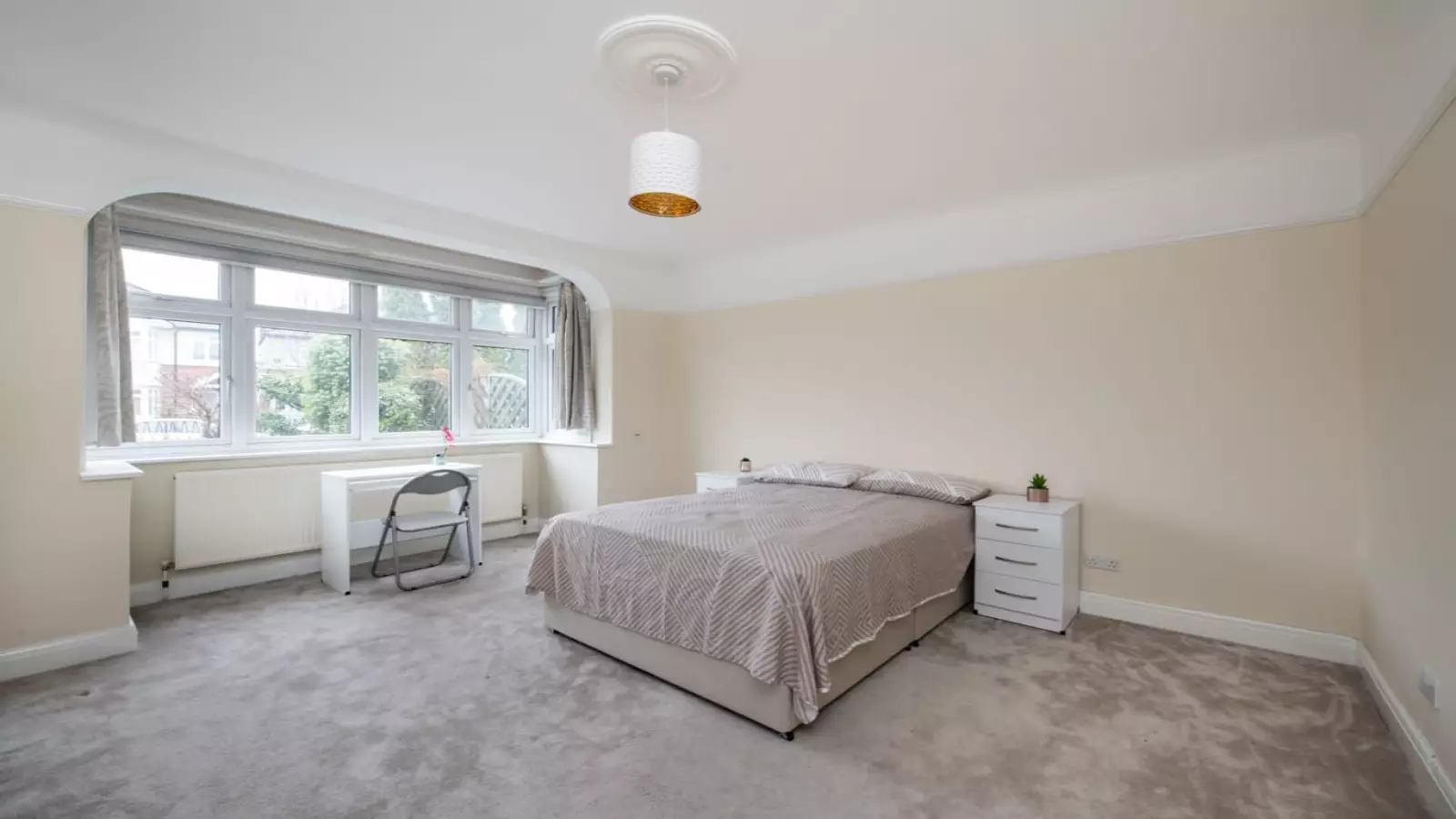 Room Circle Gardens in Greater London
