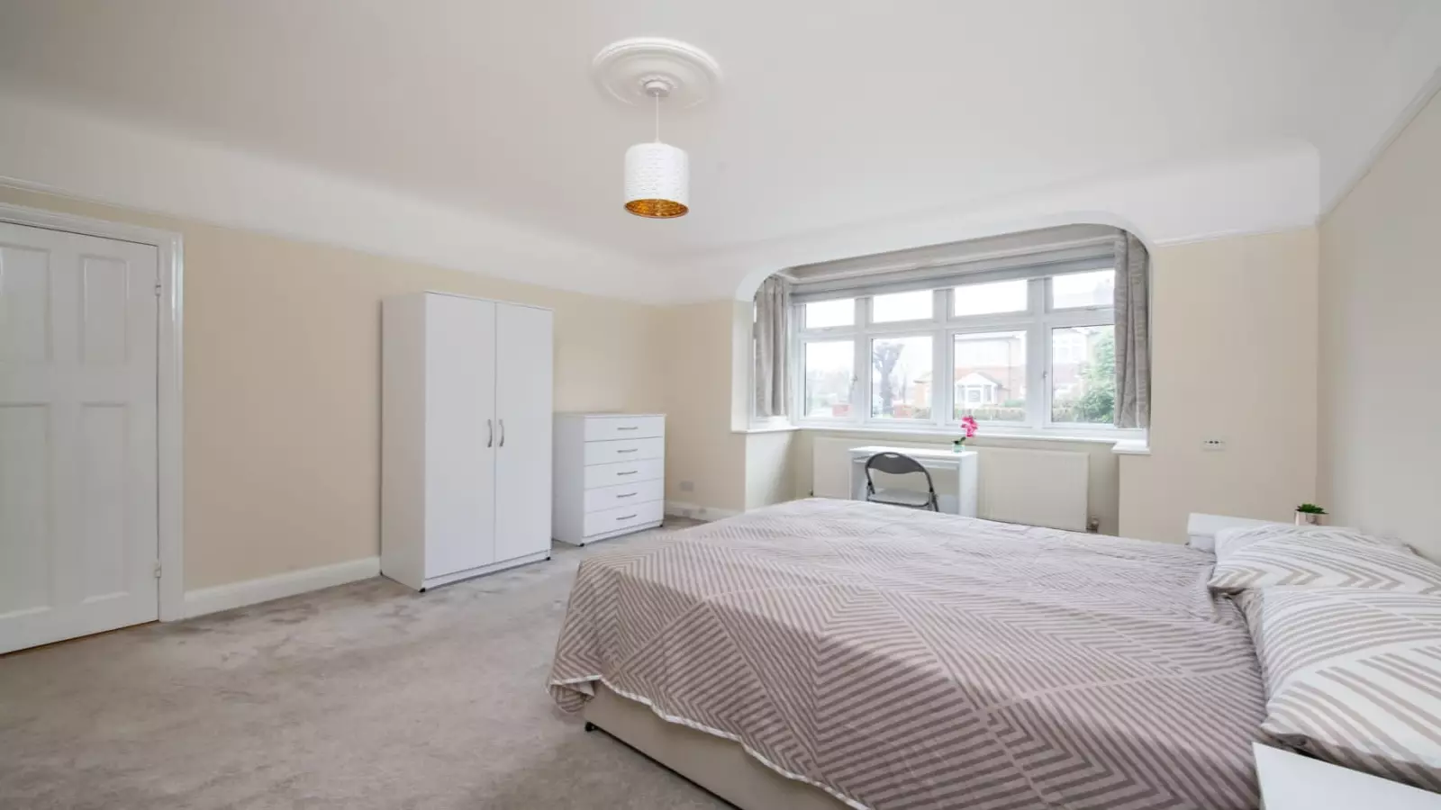 Room Circle Gardens in Greater London