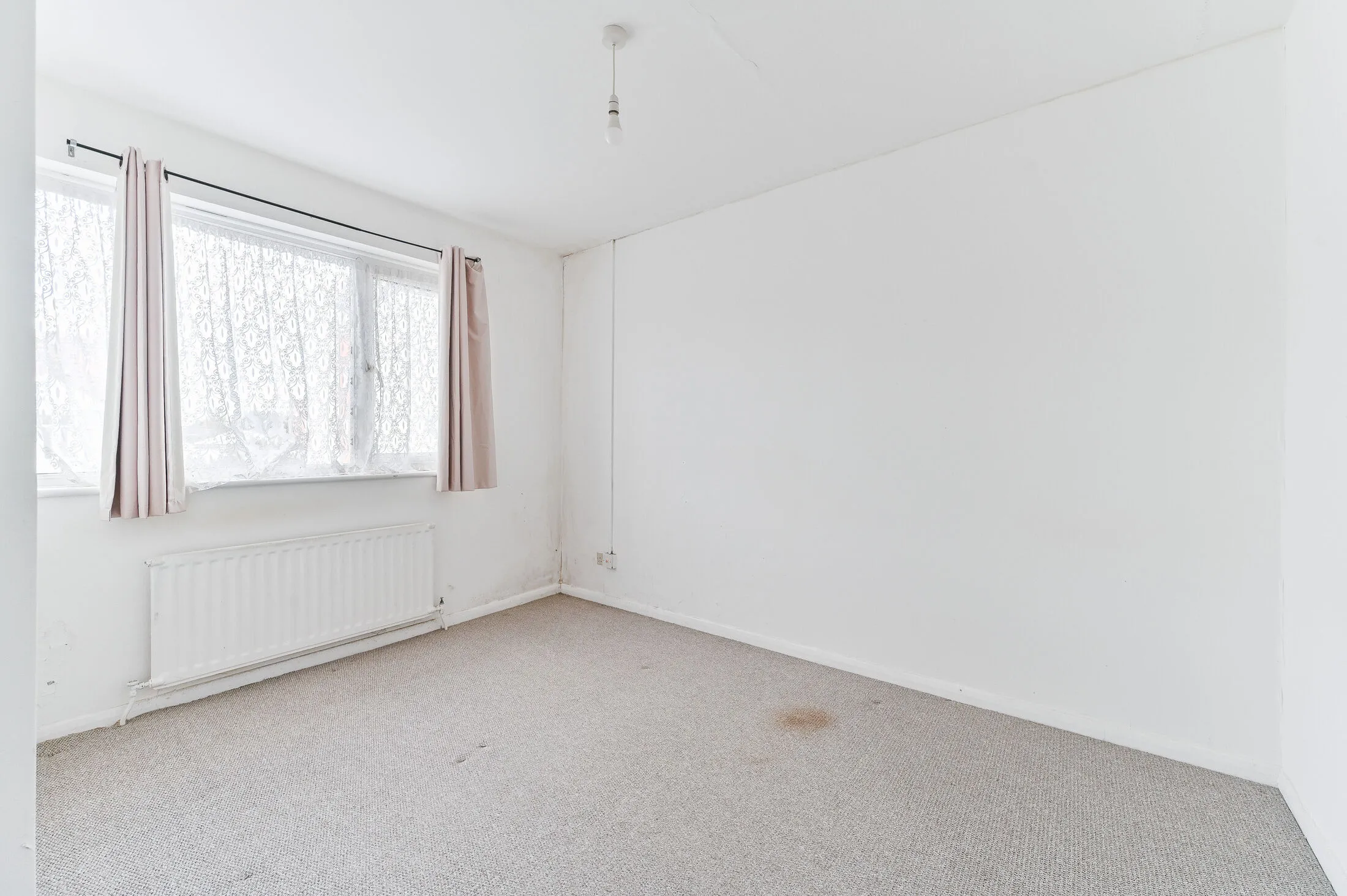 House Midhurst Avenue in Greater London