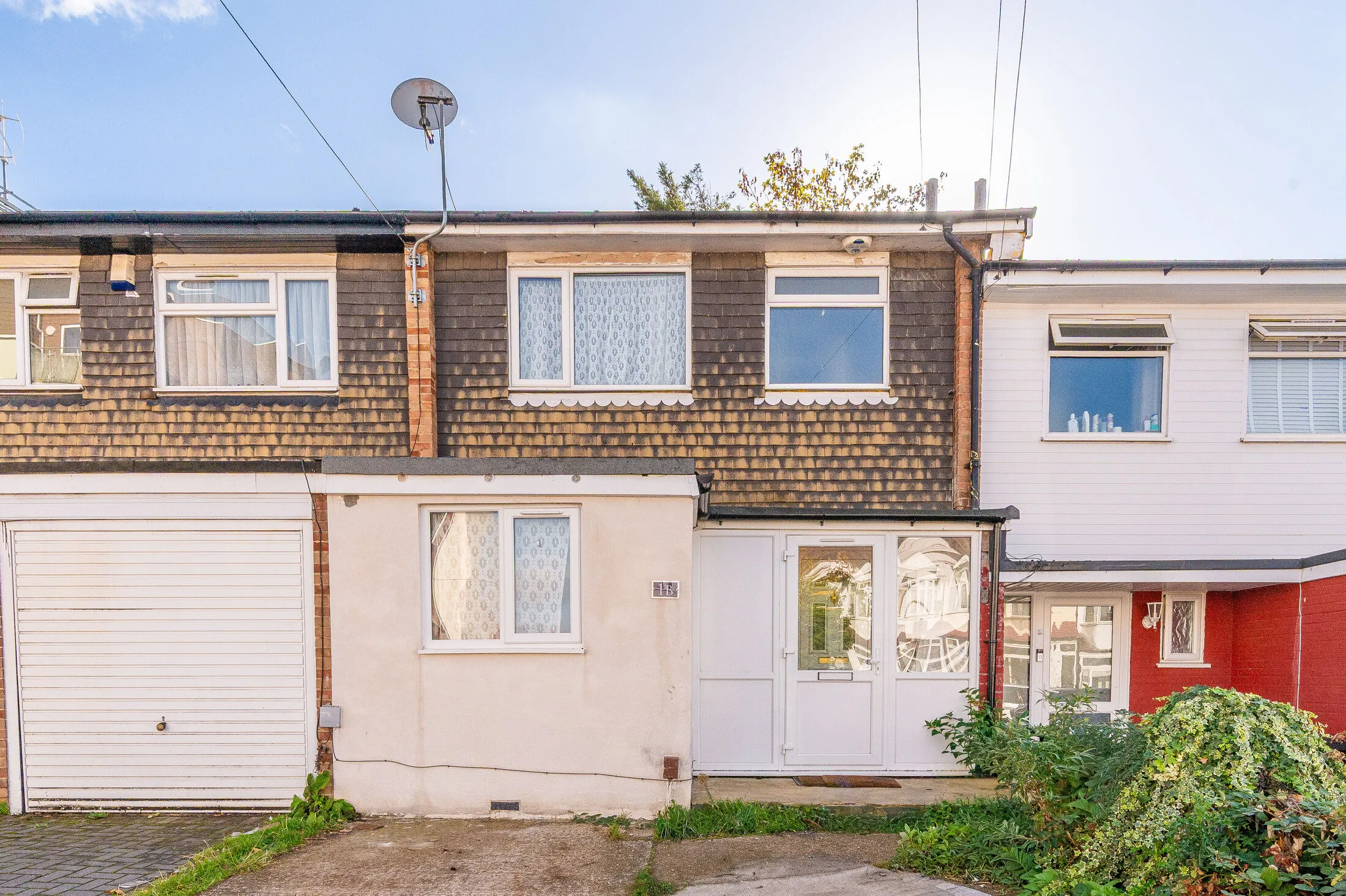 House Midhurst Avenue in Greater London
