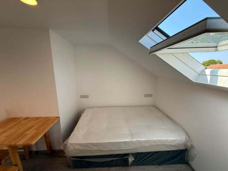 Flat Hartington Road in Greater London