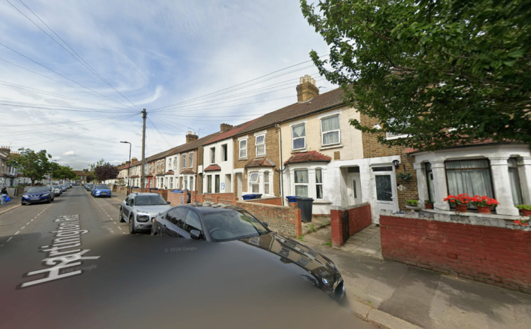 Flat Hartington Road in Greater London
