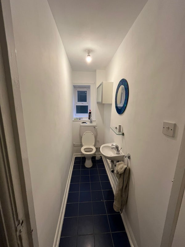 Room South Close in Greater London