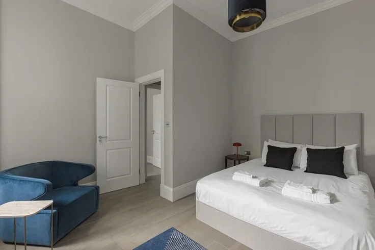 Flat Courtfield Gardens in Greater London