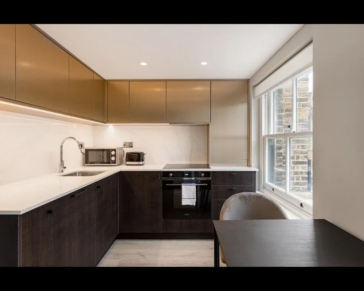 Flat Courtfield Gardens in Greater London