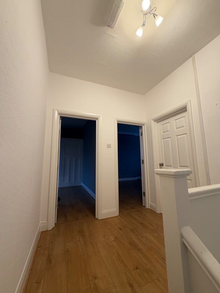 Flat Murray Avenue in Greater London
