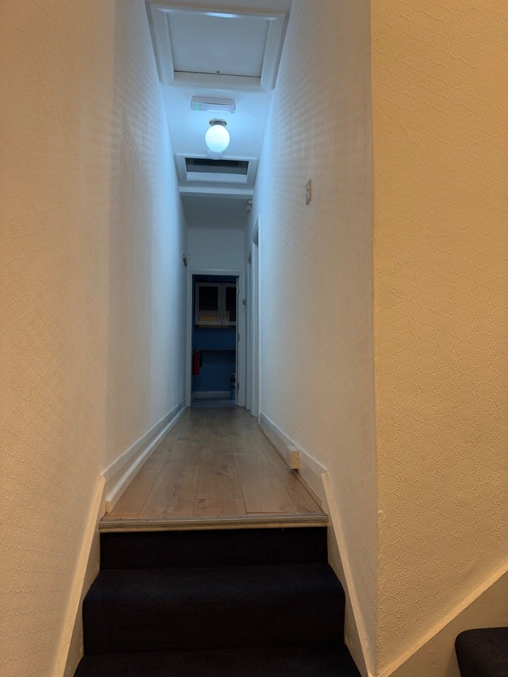 Flat Murray Avenue in Greater London